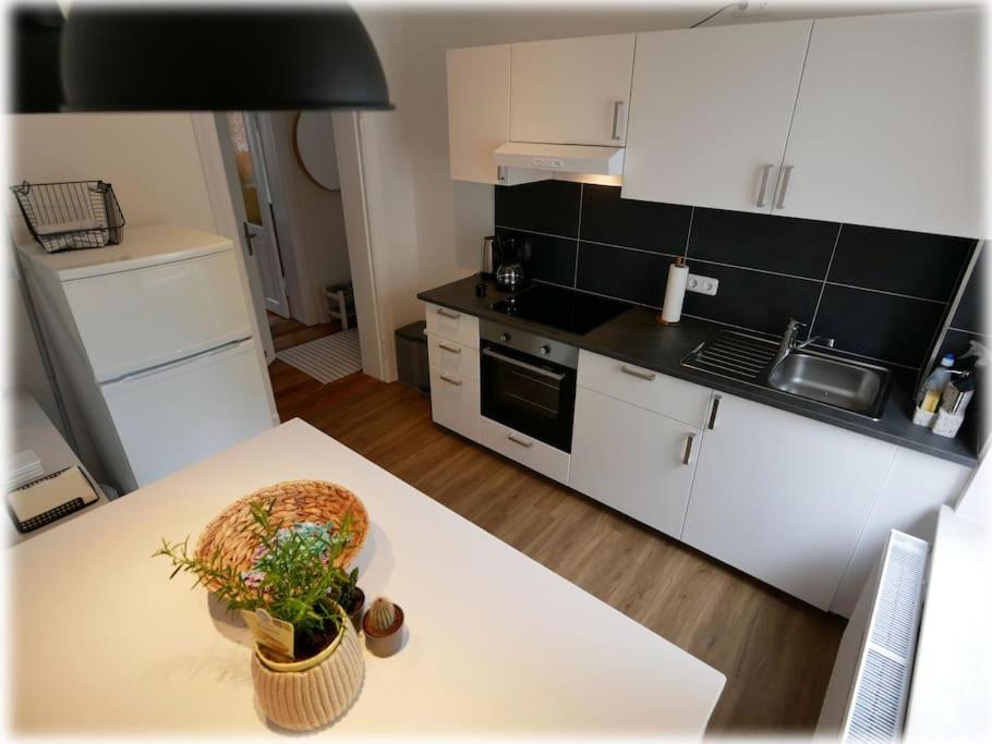 Gemuetlich - 2 Zimmer-Altbau, 24H Check-In Kiel Eksteriør billede