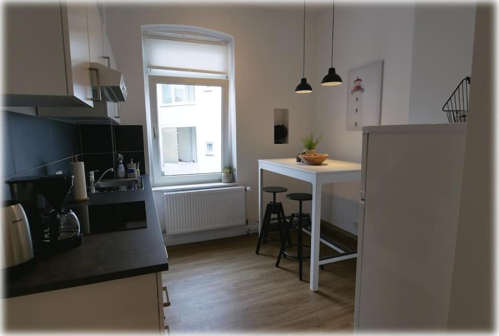 Gemuetlich - 2 Zimmer-Altbau, 24H Check-In Kiel Eksteriør billede