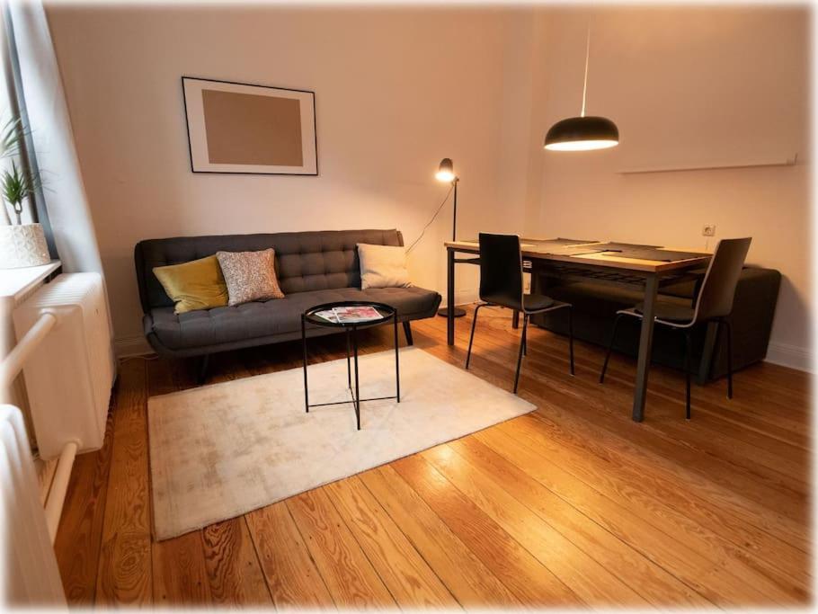 Gemuetlich - 2 Zimmer-Altbau, 24H Check-In Kiel Eksteriør billede